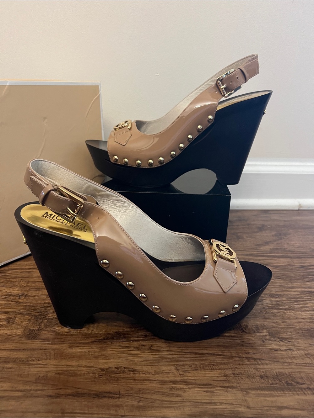 MICHAEL Michael Kors Taupe Patent Platform Wedge Sandals with Gold MK - Picture 3 of 5